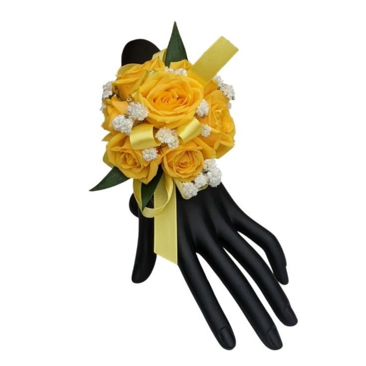 W6-3841 Desire Corsage – Kremp Florist