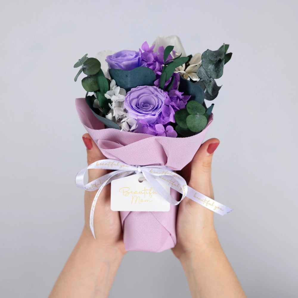 Handheld preserved flower bouquet for Mom