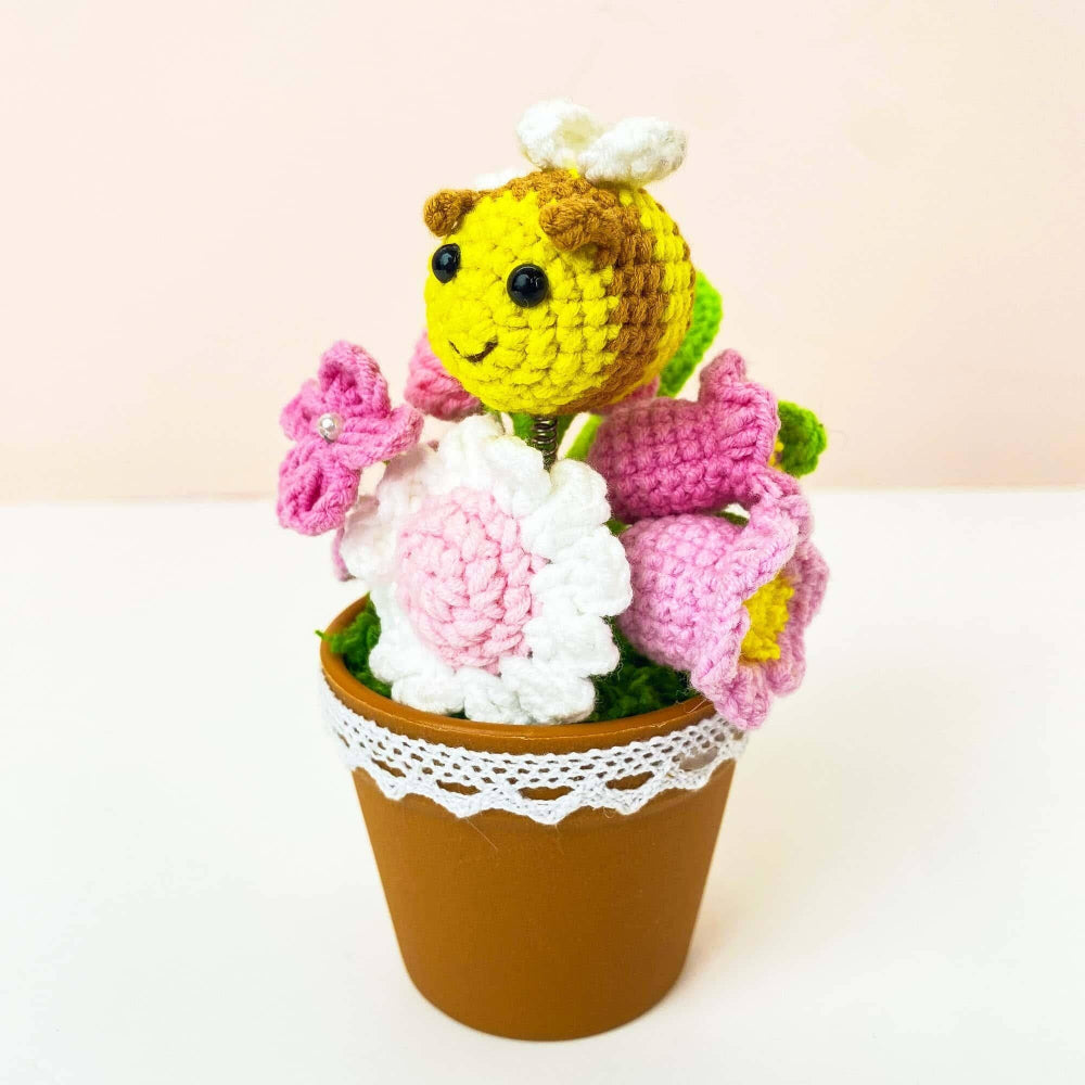 Crochet pink flowers with bee