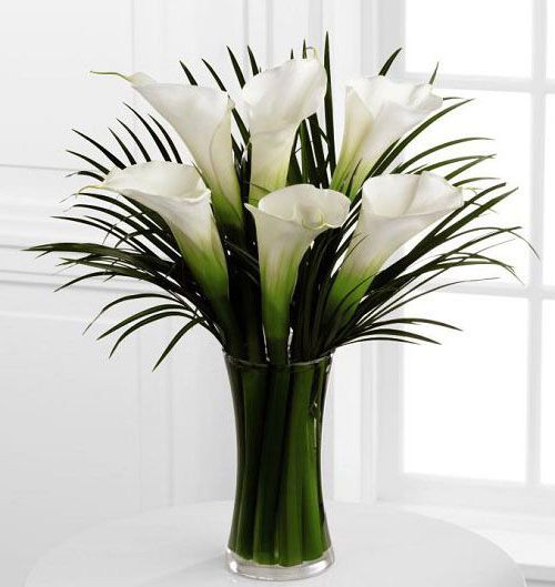 Always adored bouquet of calla lilies arranged in vase Small